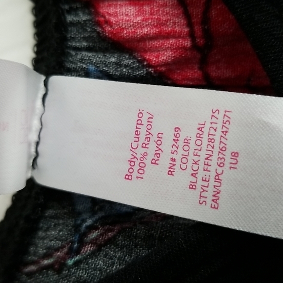 No Boundaries Women's Cold Shoulder Romper - Picture 9 of 12